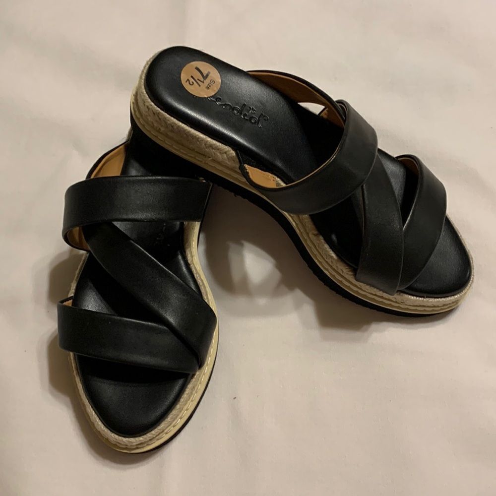 Splendid size 7.5 platform sandals black. Also have a size 8.5 NWOT